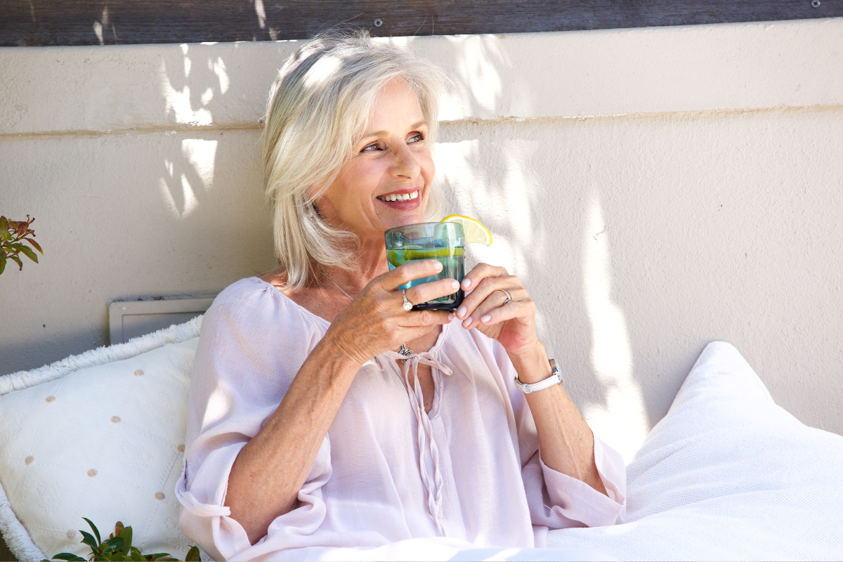 Hydration and Menopause: Finding the Right Balance for Bladder Health